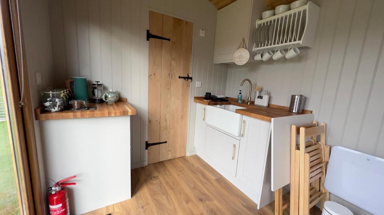 Shepherds Hut At Cedar Gables Lamberhurst 외부 사진